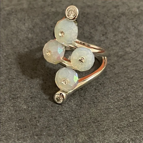 Women’s Ring - Picture 2 of 4